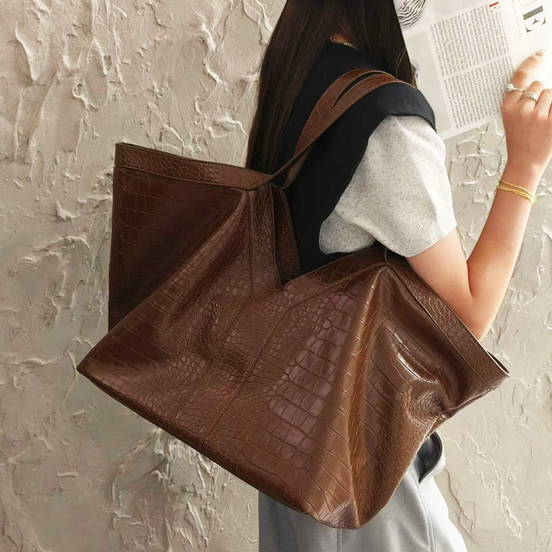 Oversized Crocodile Pattern To - đánh giá và giá Luxury Bags Of 2026