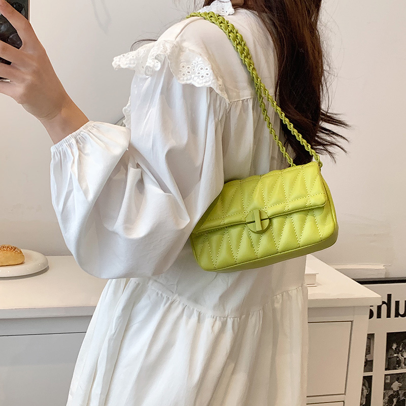 MOODS Embroidery Thread Chain  - đánh giá và giá Luxury Bags Consignment