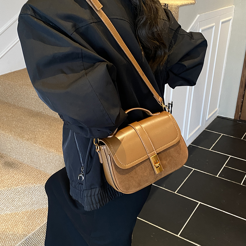Branded Mini Square Flap Cross - đánh giá và giá Luxury Bags Consignment