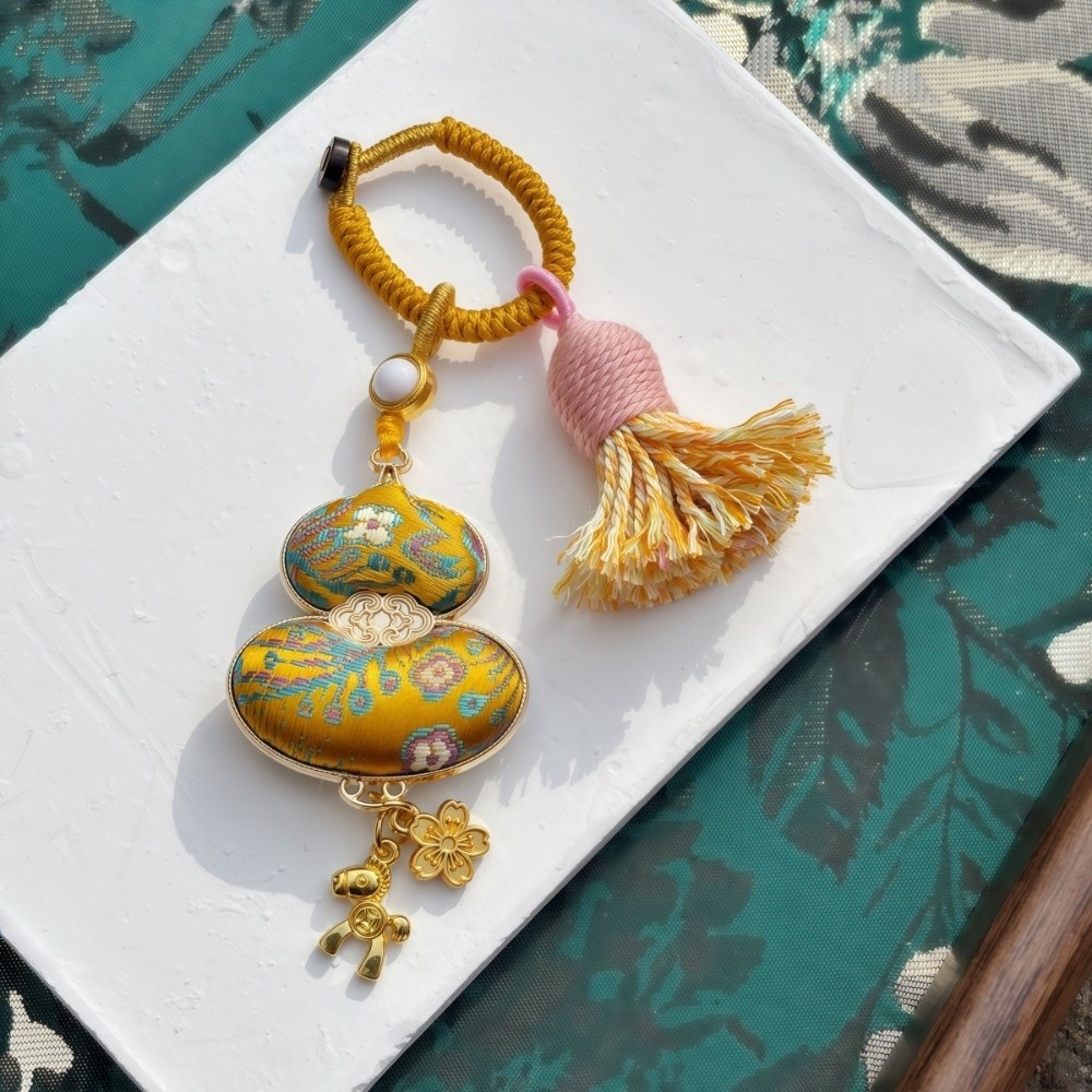 Luxury Brocade Gourd Pendant B - đánh giá và giá Luxury Bags Yellow