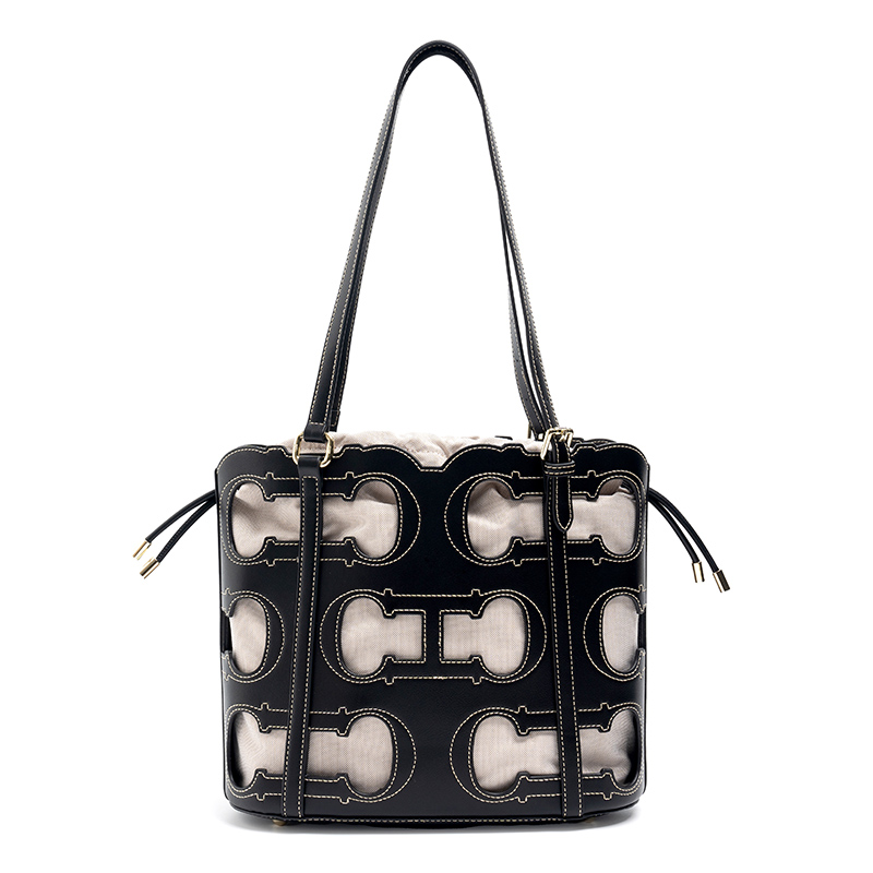 CH Tote Bag Cutout Logo Large  - đánh giá và giá Luxury Bags Logo