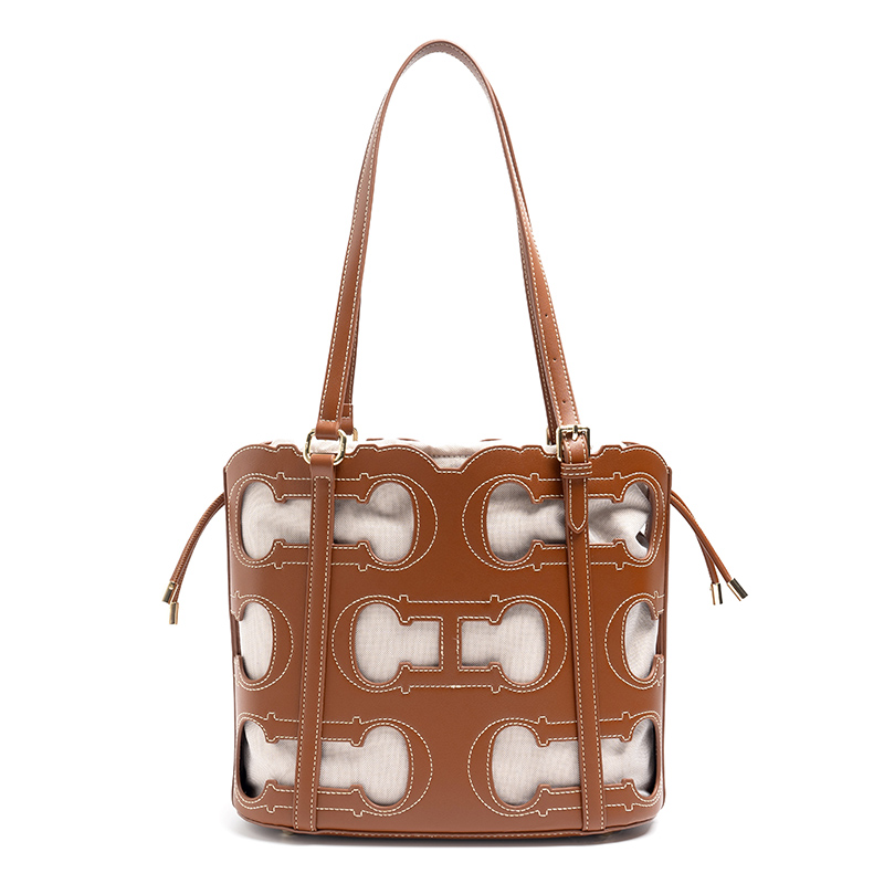 CH Tote Bag Cutout Logo Large  - đánh giá và giá Luxury Bags Logo