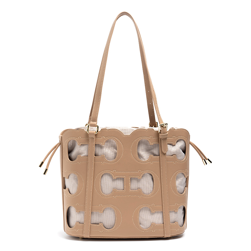 CH Tote Bag Cutout Logo Large  - đánh giá và giá Luxury Bags Logo