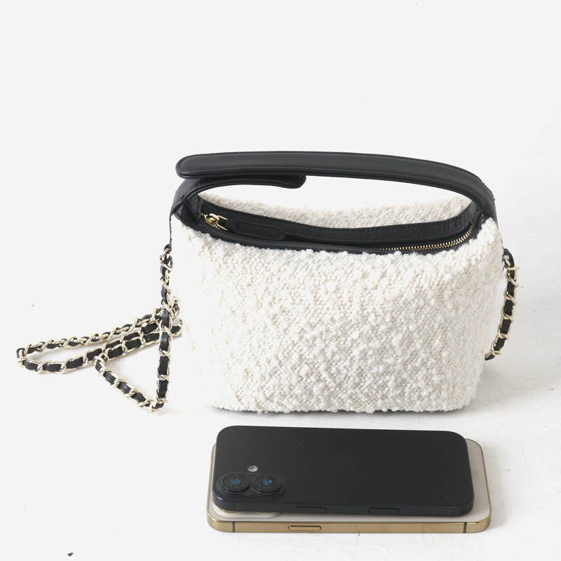 Leather Classic Mini Hobos Bag - đánh giá và giá Luxury Bags Of 2026