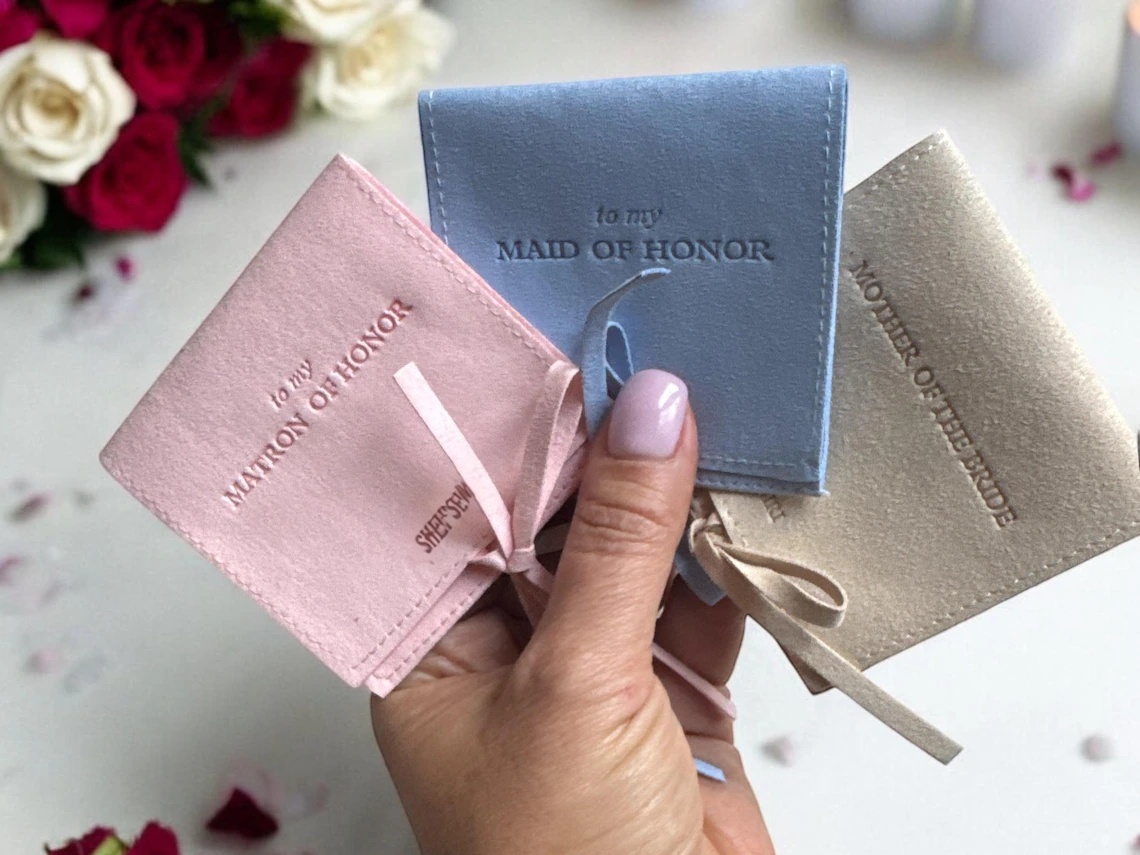 Luxury Jewelry Snap Pouch Cust - đánh giá và giá Luxury Bags Logo