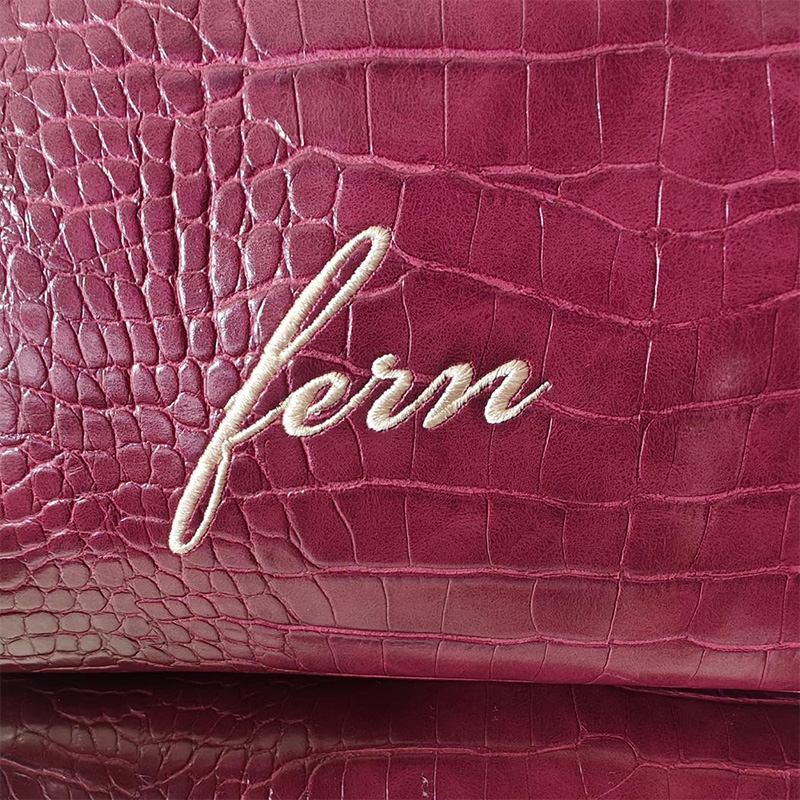 Embroidered Croc Makeup Bag Pe - đánh giá và giá Luxury Bags Vegan