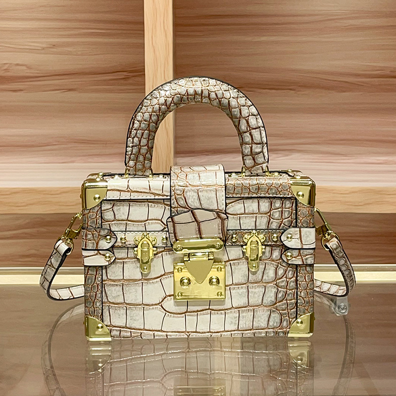Fashionable Letter Logo Design - đánh giá và giá Luxury Bags Logo