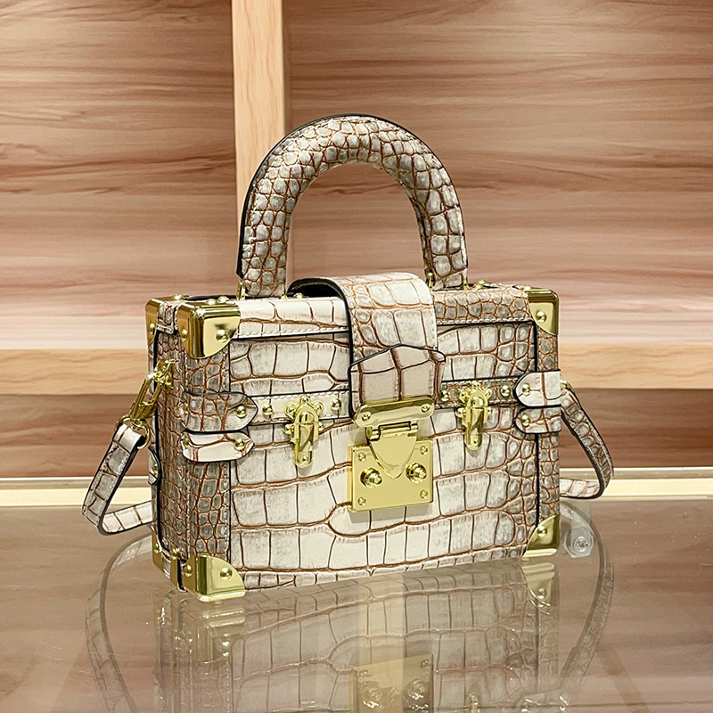 Fashionable Letter Logo Design - đánh giá và giá Luxury Bags Logo